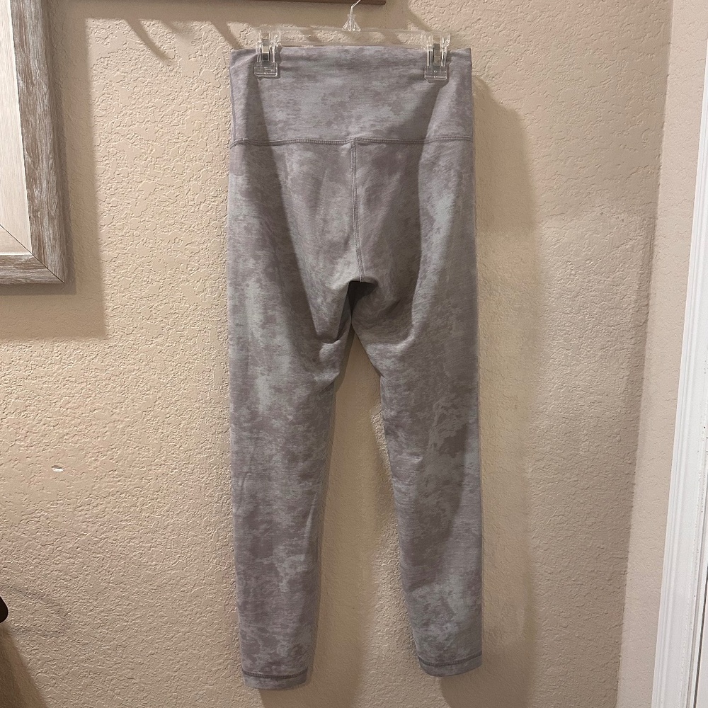 Lululemon gray leggings - Picture 4 of 8